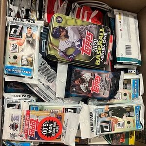 Topps Baseball Card Collection - Vibrant Assortment